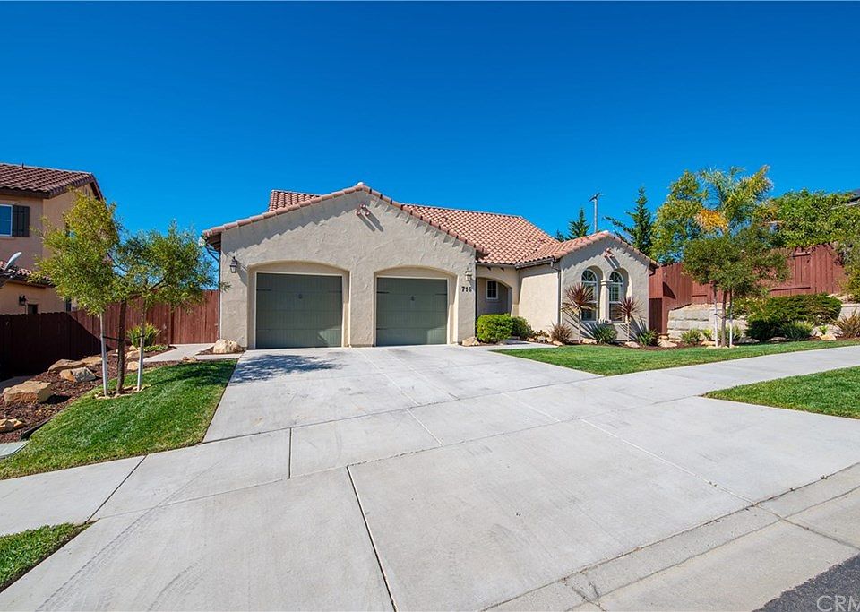1st image of 716 Carina Dr
