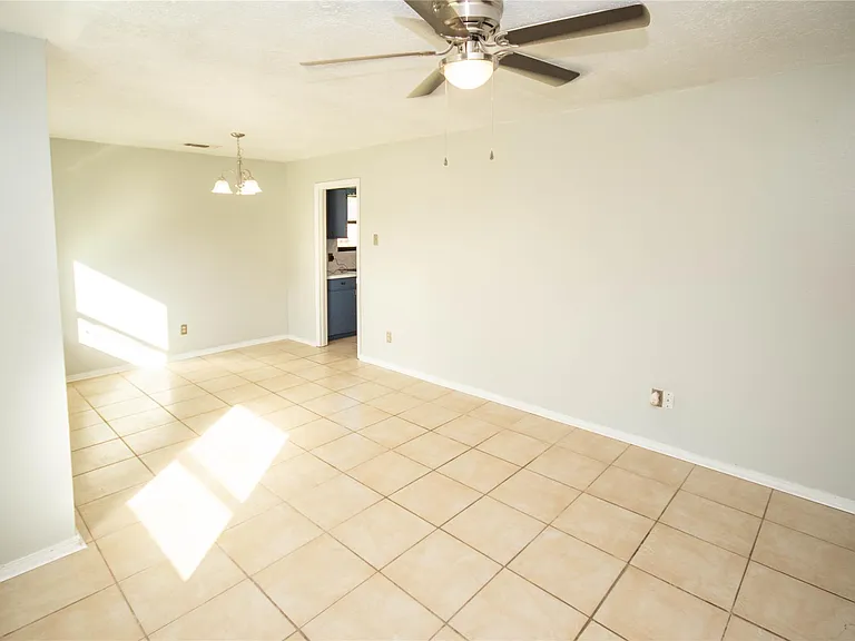 10902 Mosscrest Dr — Photo 6