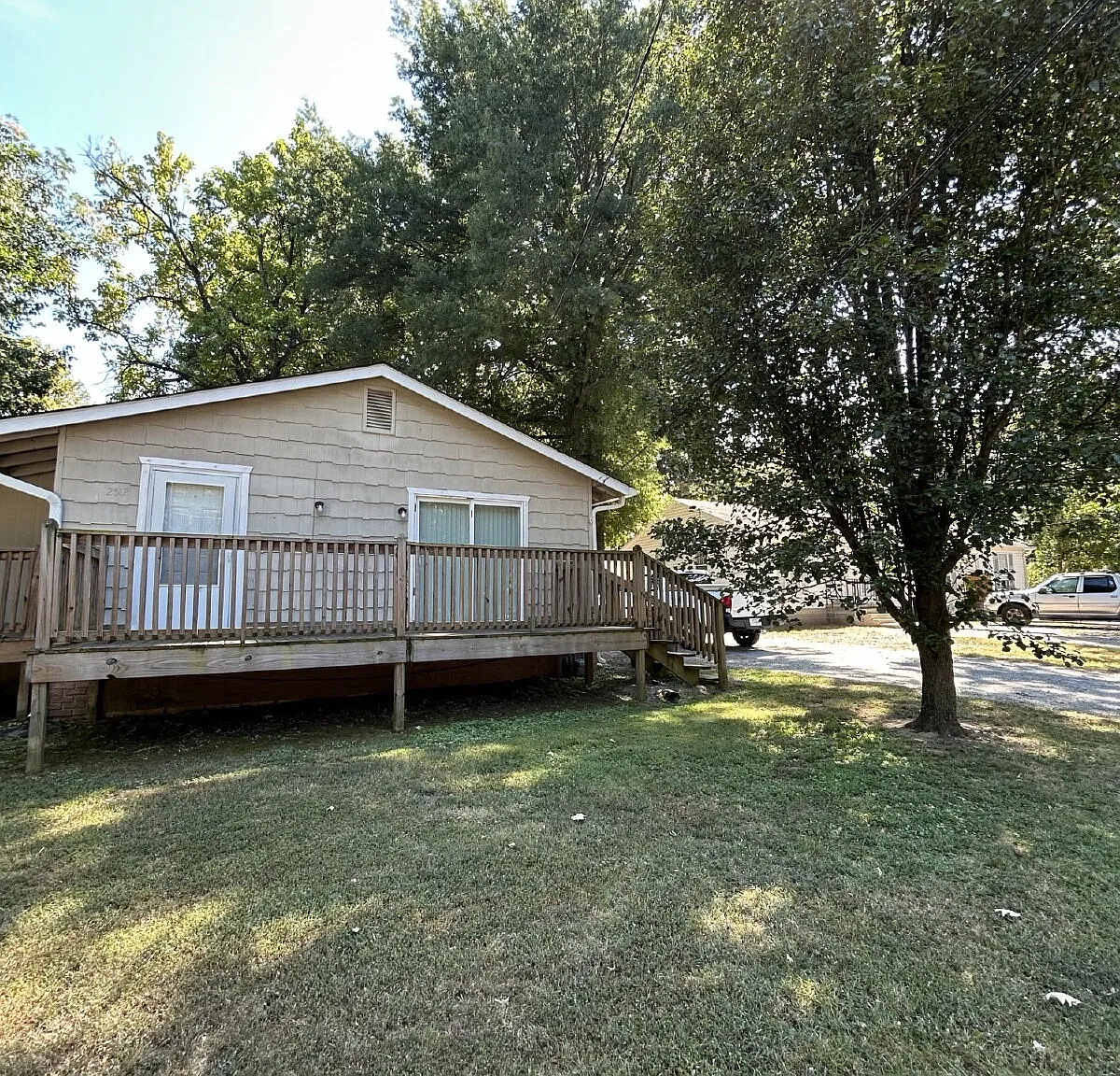 2 bed, 1.0 bath, 745 sqft, $800 — Photo 2