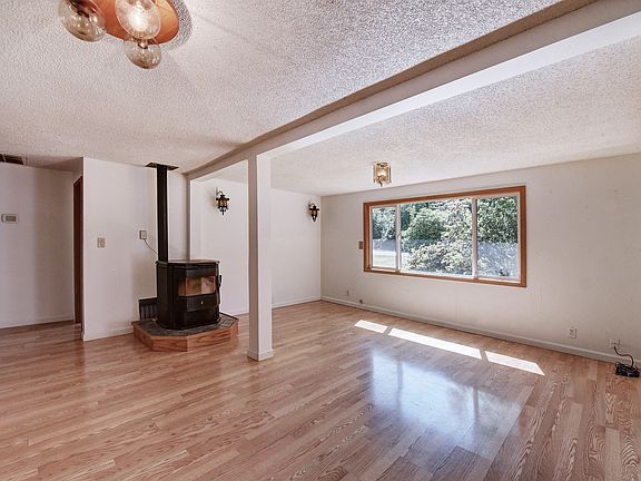 4th image of 1100 Ballarat Ave NE