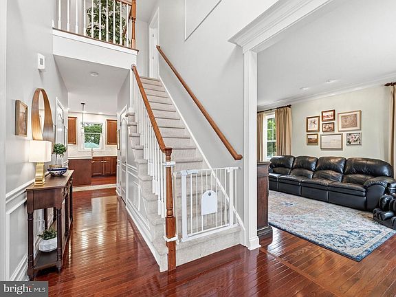 5th image of 616 Bainbridge Dr