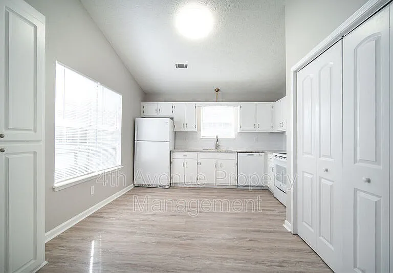 2840 Pebblebrook Ct — Photo 6