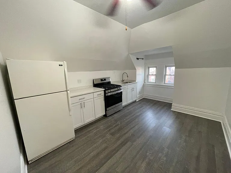226 Stratford Ave #3F — Photo 2