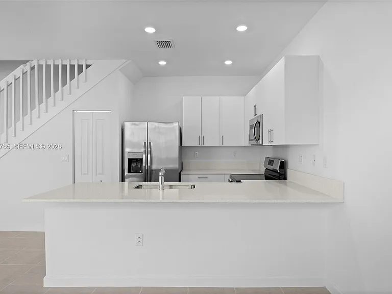 715 SE 15th St — Photo 12