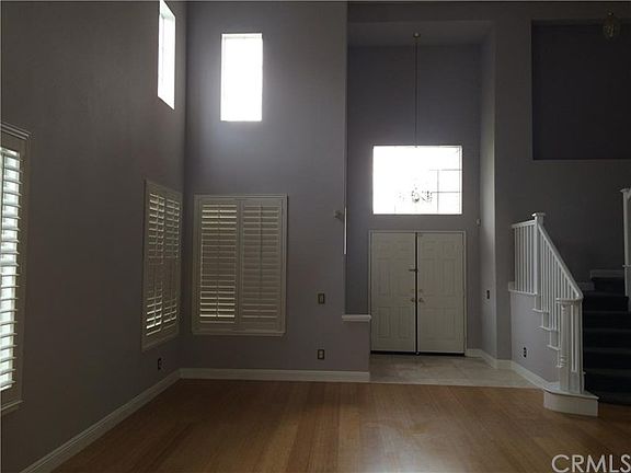 3rd image of 919 E Deerfield St