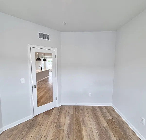 648 Brookwood Glen Ter #B — Photo 15
