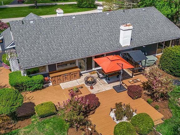 4th image of 1752 Hillcrest Park