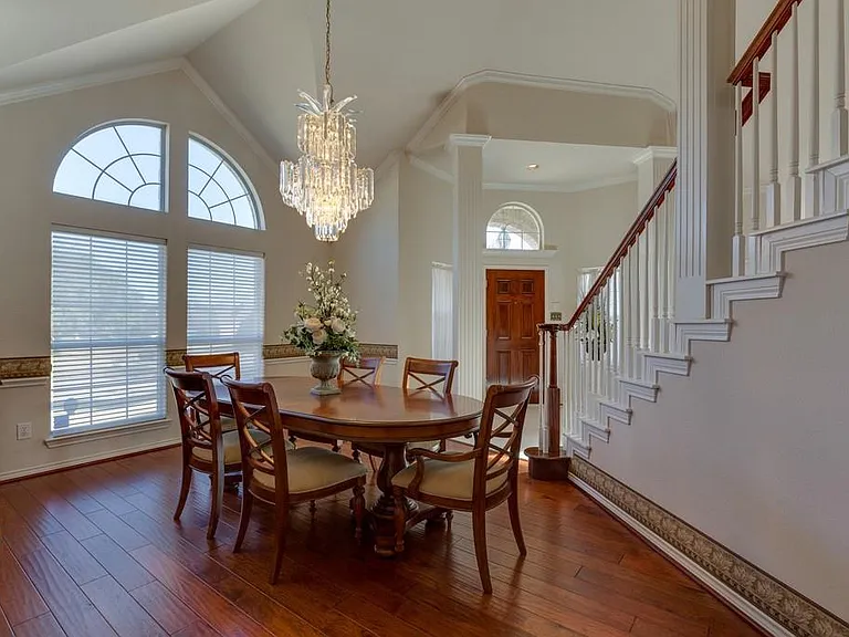 801 Steeps Ct — Photo 8