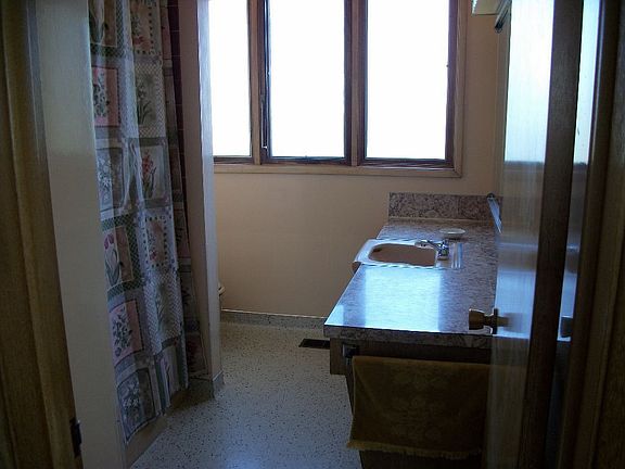 4th image of 4524 W Lakeshore Dr