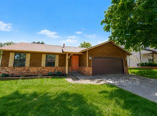 1 Oak Point Dr, Saint Peters, MO 63376