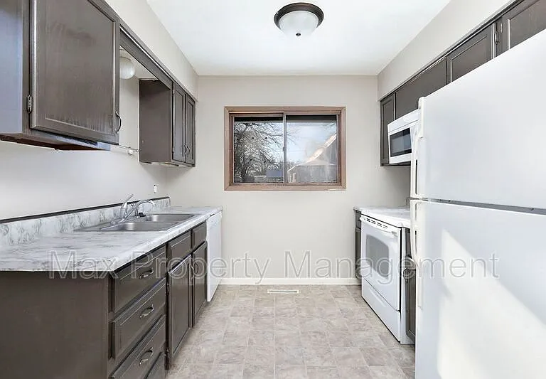 3919 SW 3rd St — Photo 14
