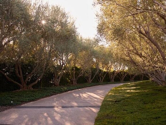 2nd image of 2910 Sycamore Canyon Rd