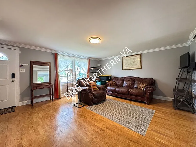 1304 Dulles Pl — Photo 3