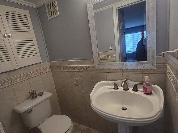 4th image of 250 Candon Ave
