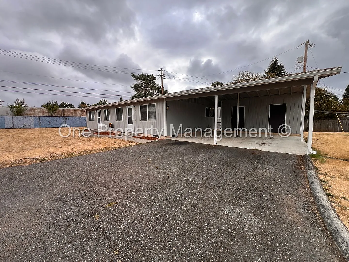 One Level Duplex Near Peace Health — Photo 3