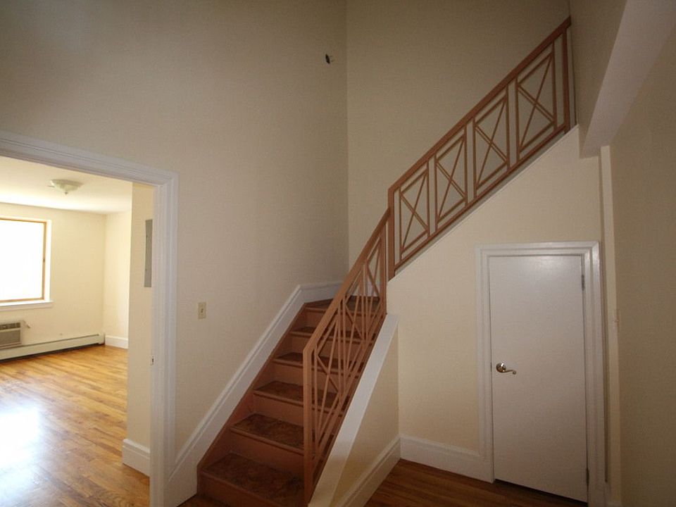 1st image of 51 Garnet St APT 3C