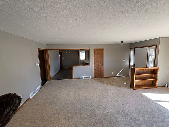 4th image of 109 E Brown St