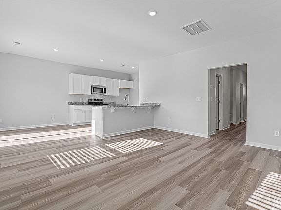 5th image of 835 Lodgepole Ln