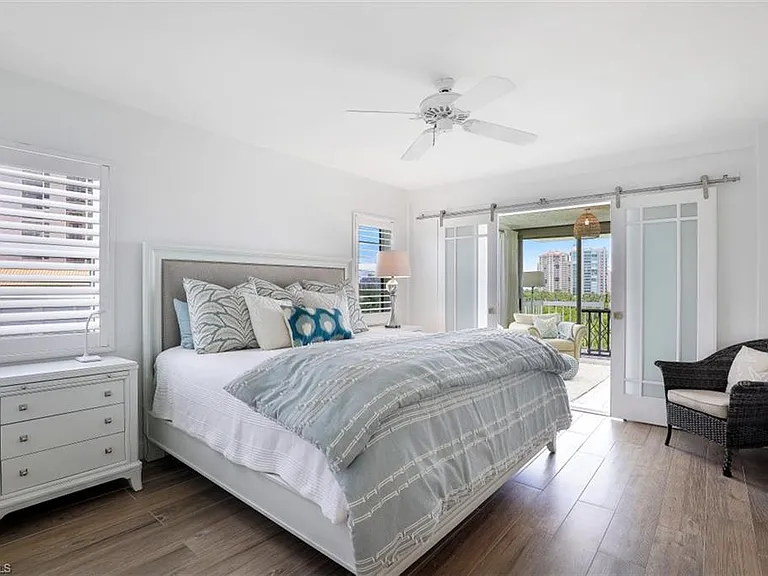5501 Heron Point Dr #501 — Photo 14