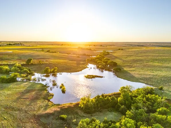 E 1040th Rd, Canute, OK 73626