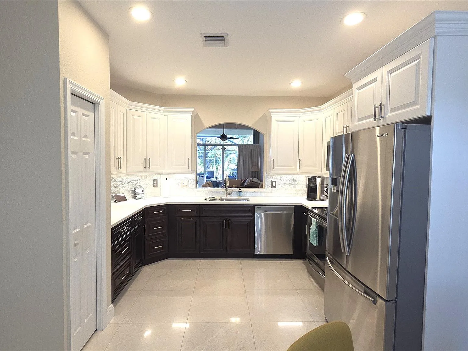 3 bed, 3.5 bath, 2477 sqft, $5,000 — Photo 2