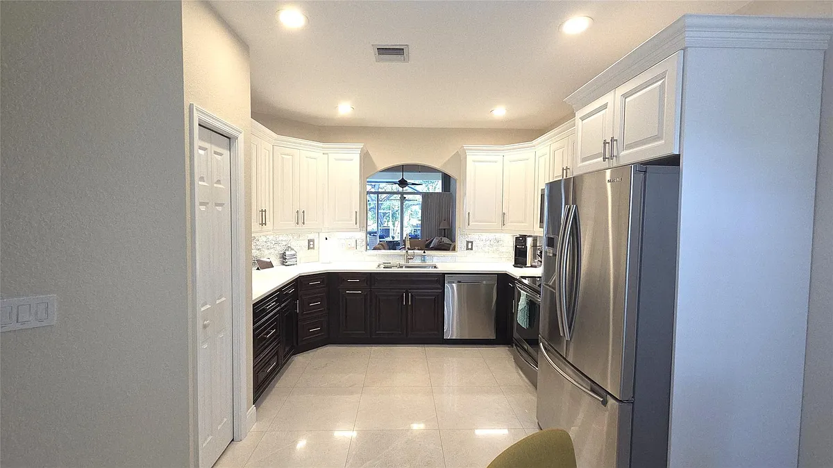 Building Photo - 504 W Palm Aire Dr #504