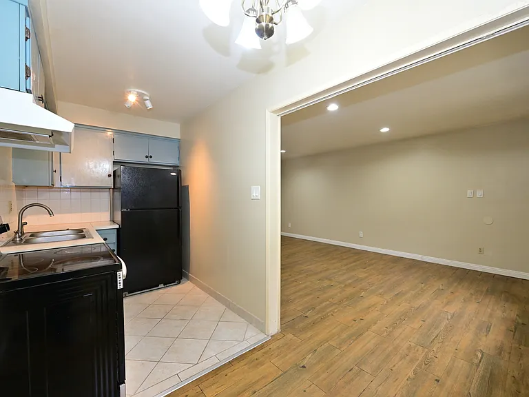 Fully Updated unit with In-unit Laundry, built-in cabinet, SS kitchen appliance + quartz countertop