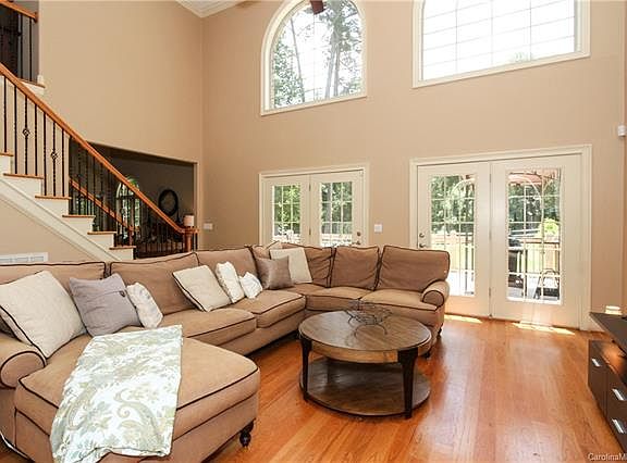 4th image of 6098 Willow Farm Dr