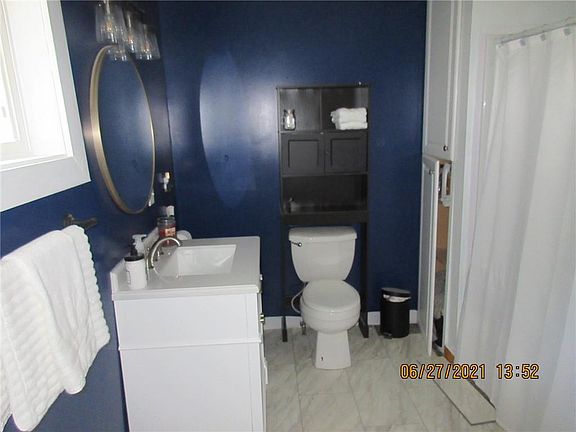 4th image of 605 S Broadway St