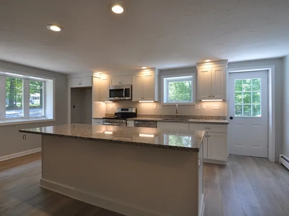 107 Warren Rd, Townsend, MA 01469