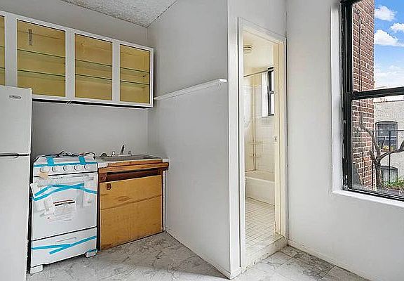 3rd image of 34 E 3rd St #2