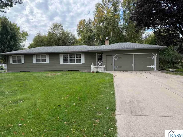 2219 Clare Dr, North Mankato, MN 56003