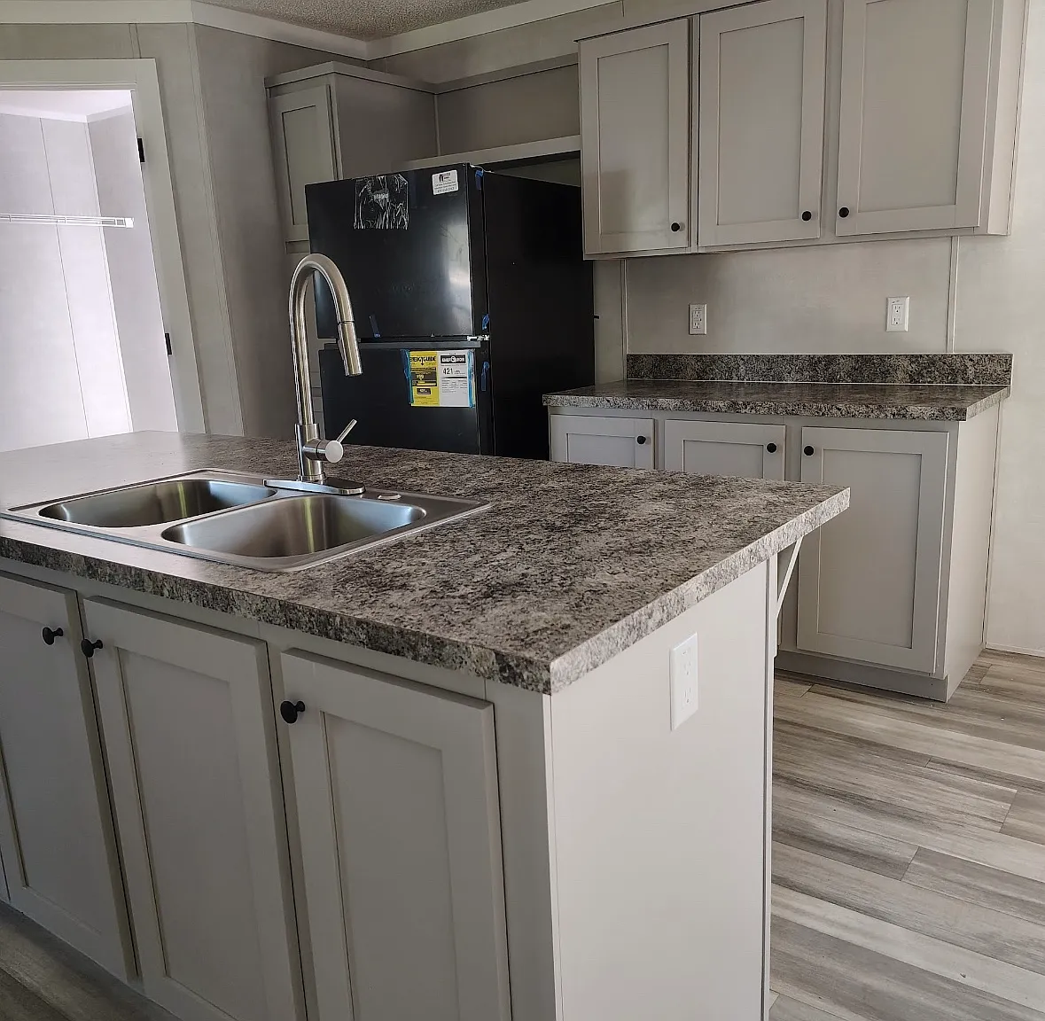 3 bed, 900 sqft, $1,195 — Photo 2