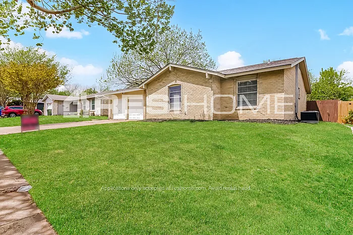 1003 Candlewick St — Photo 2