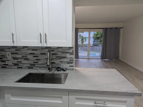7713 N Kendall Dr, Miami, FL
