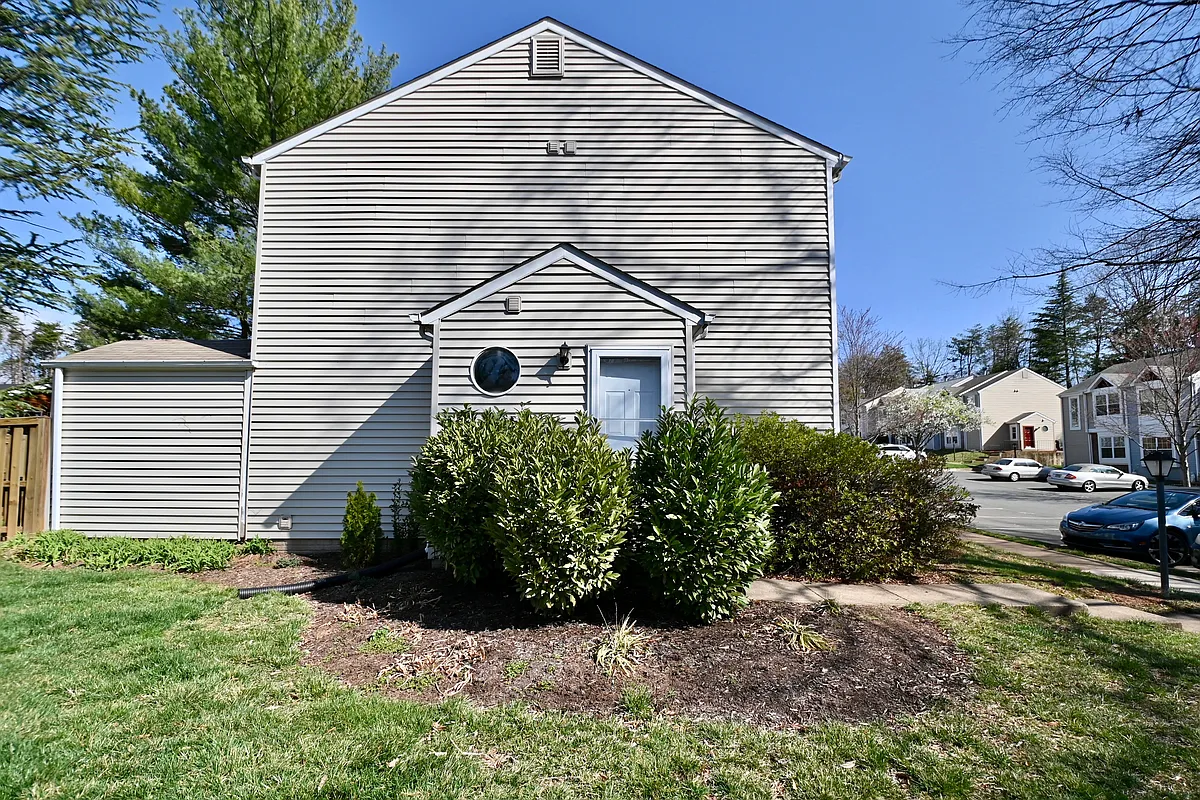 Building Photo - 6128 Rocky Way Ct
