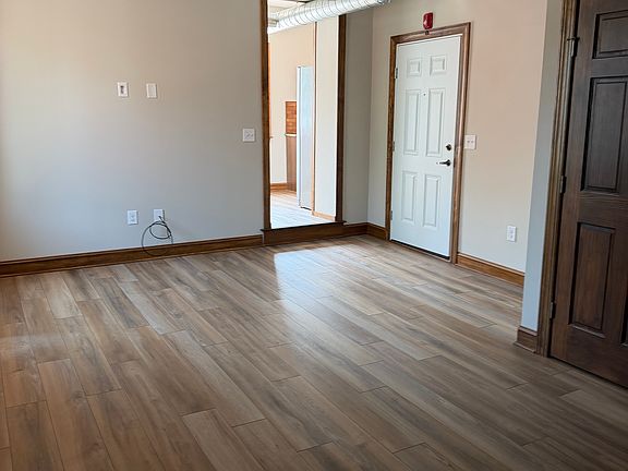 4th image of 427 Delaware Ave #201
