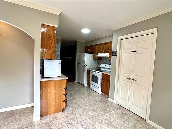 5th image of 3 Lakewood Dr #3