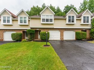 4052 Chaucer Pl, Guilderland, NY 12084