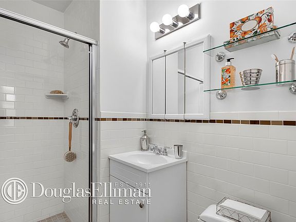 5th image of 18 W 14th St #3BS