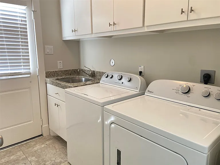 13409 Preston Cliff Ct — Photo 32