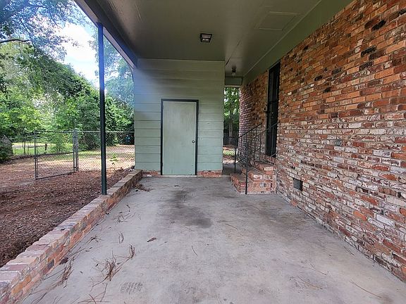 3rd image of 1203 Edgewood Dr