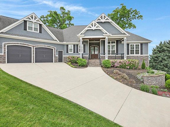 3rd image of 6201 Breezy Hollow Ln