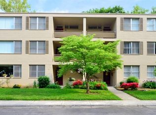 327 W Vanderbilt Dr, Oak Ridge, TN 37830