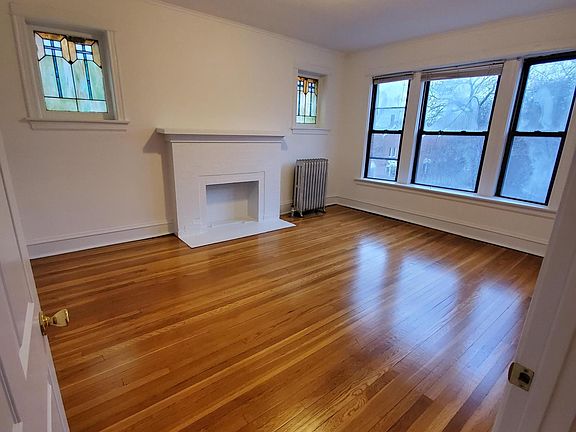 2nd image of 1000 W Berwyn Ave #1