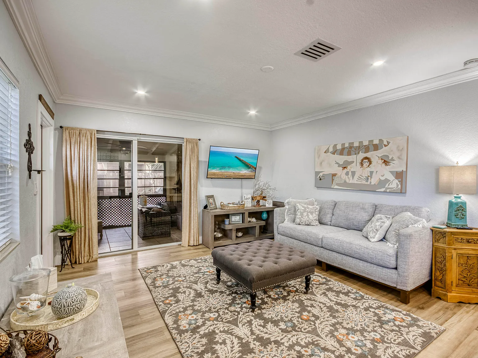 3 bed, 2.0 bath, 1115 sqft, $3,200 — Photo 2