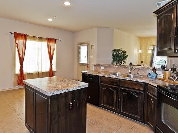 5th image of 906 Sagebrush Trl