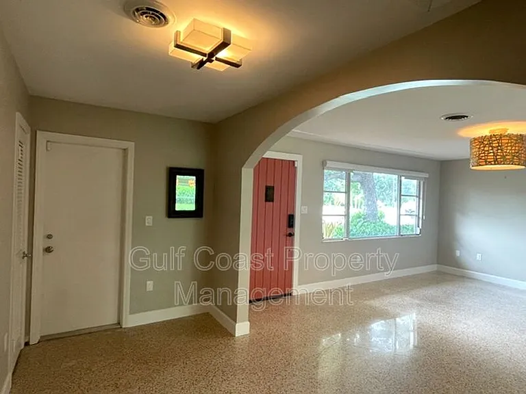 2253 Valencia Dr — Photo 7