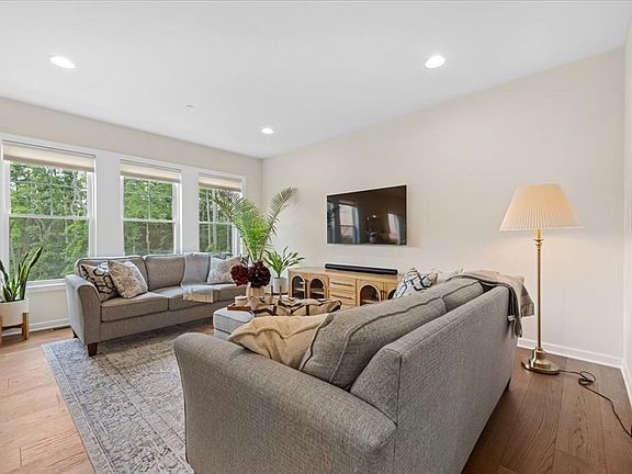 3rd image of 11 Winslow Ln #2