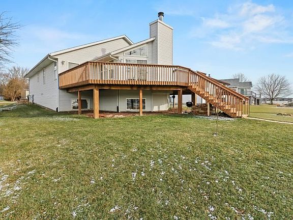 5th image of 1012 Candlewick Dr NE